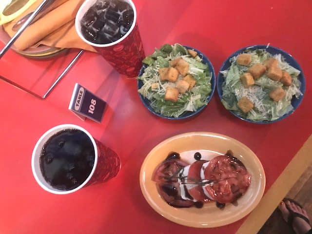 Pizzafari Drinks and salad