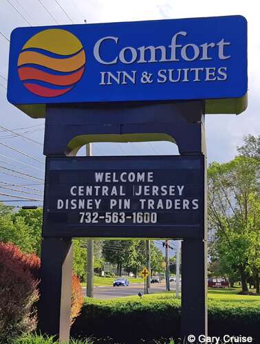 The Comfort Inn New Jersey Disney Pin Traders